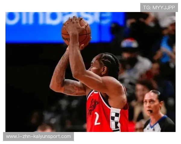 伦纳德低位转身造杀伤，快船稳住防线